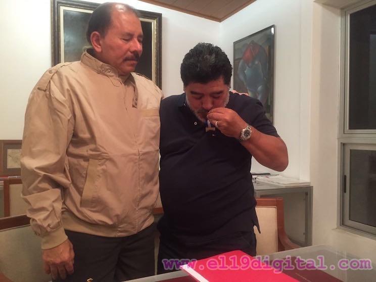 Presidente Daniel Ortega impone Orden Augusto C. Sandino a Diego Armando Maradona